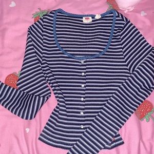 long sleeve button down top!🐳